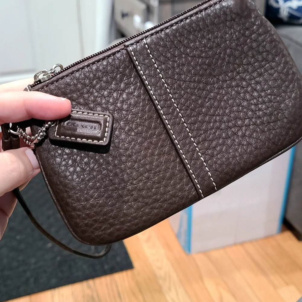 Coach wristlet - Picture 4 of 4